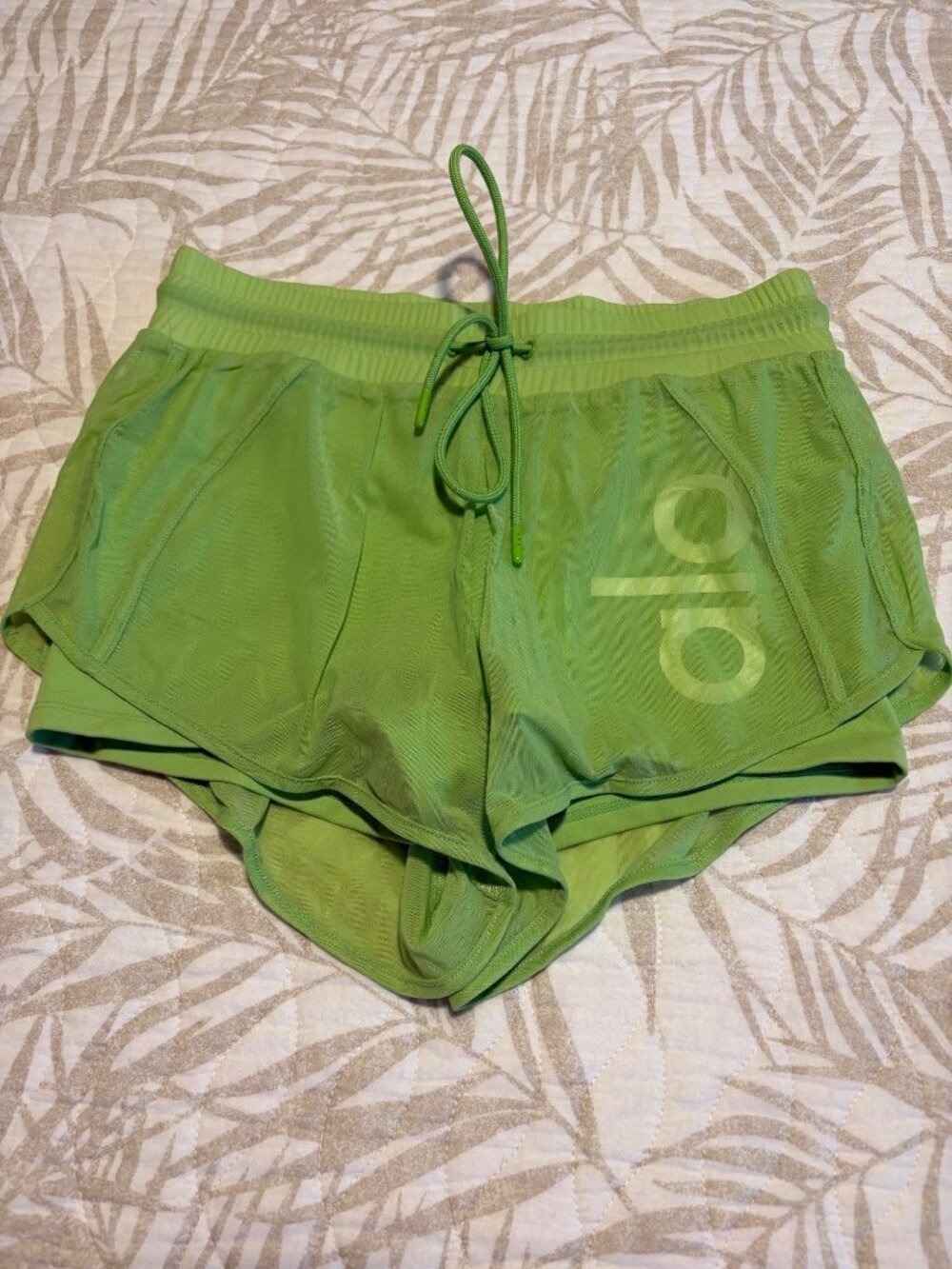 Alo Yoga Green Mesh Layered Athletic Shorts XS Breathable Drawstring Waist Activ